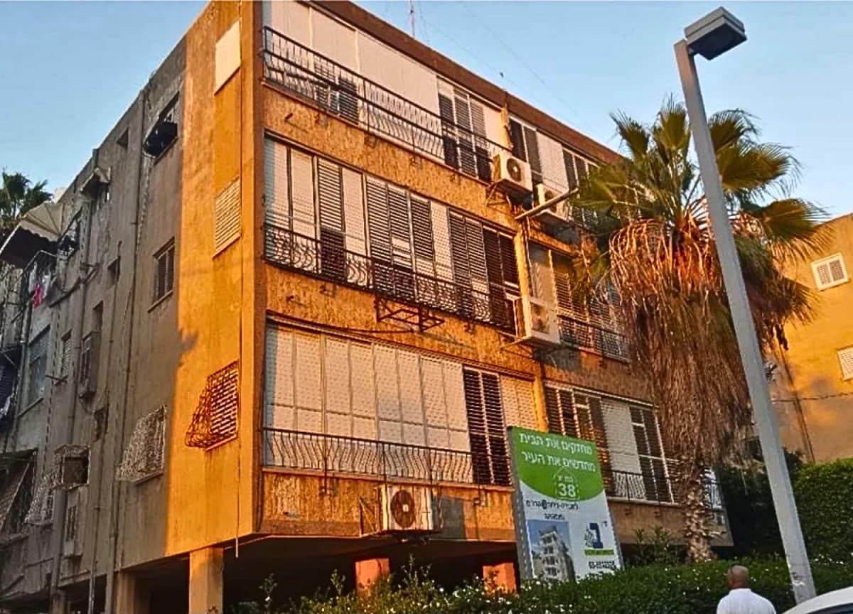 23 Hareshet Street, Bat Yam — Before